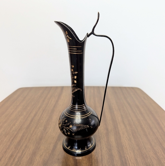 Vintage Black Enameled Etched Gold Tone Brass Pitcher Vase Floral Design - Picture 6 of 13